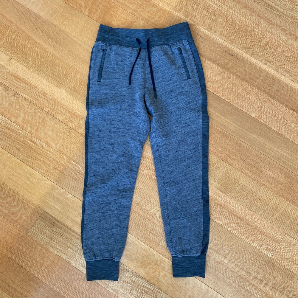 Lululemon gray jogger sweat pants size 6